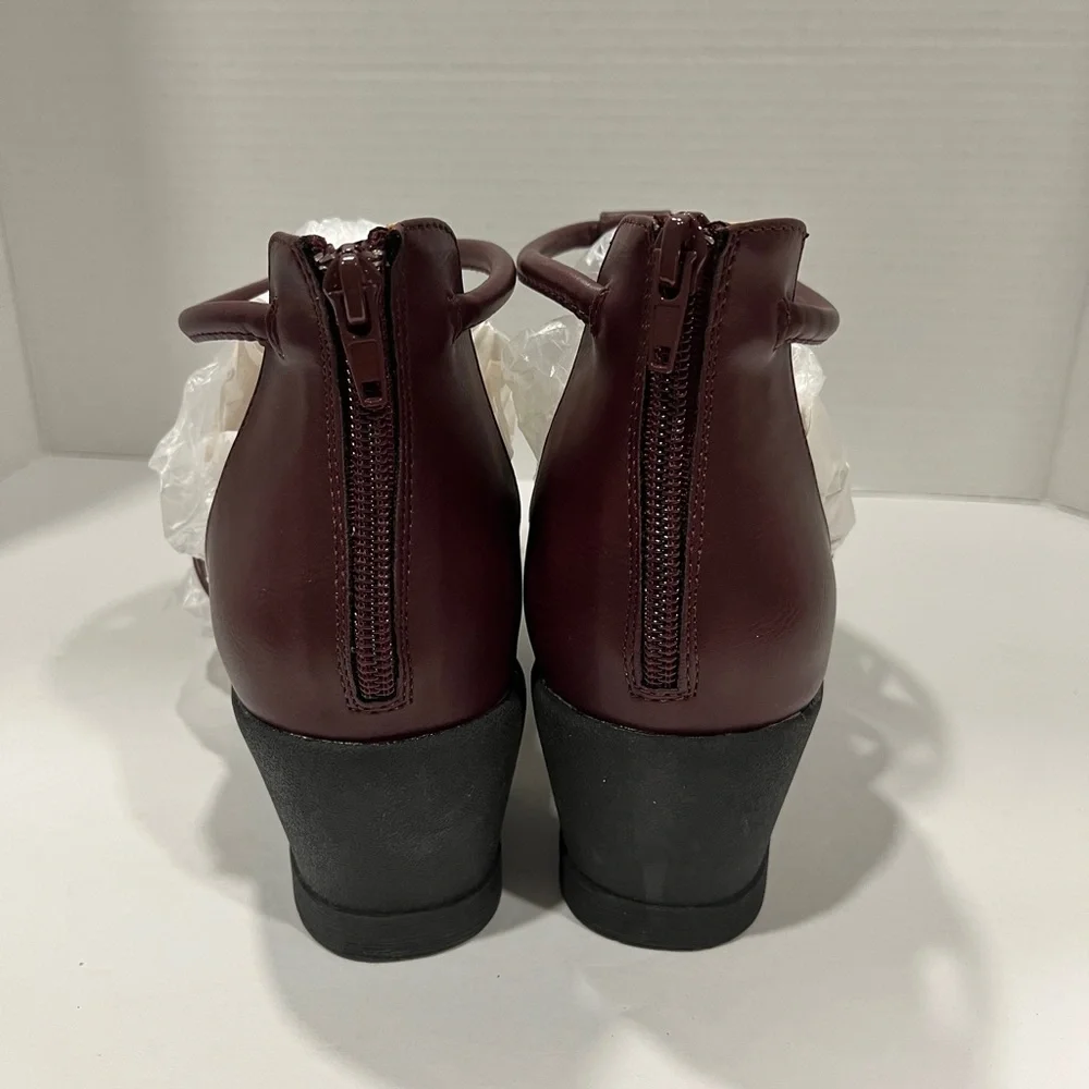 Journee Collection Womens Trayle Wedge Sandals. Size 11. Color:‎ Wine
